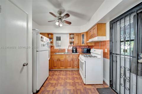 890 NE 138th St, North Miami FL - photo 12 of 47