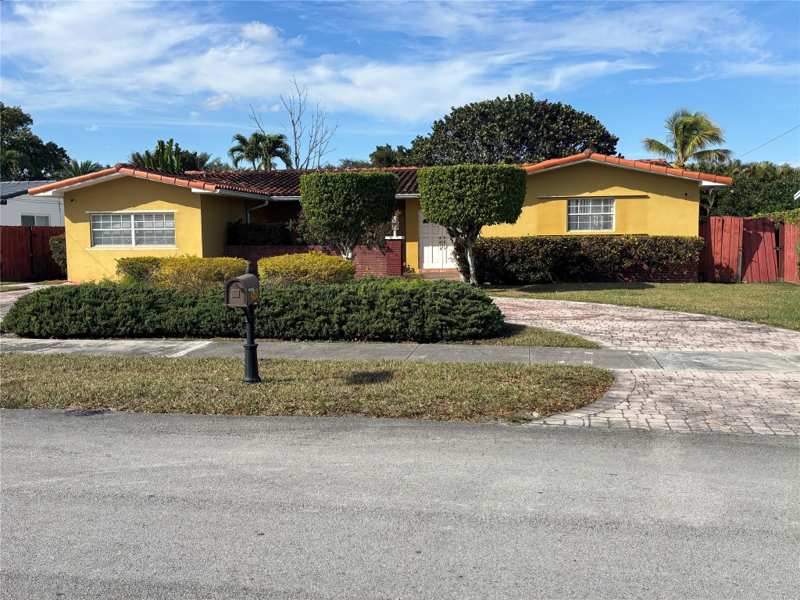 4 bedroom SingleFamilyResidence at 9261 SW 68th Street, Palace Marvelous Homes, Miami — photo 1