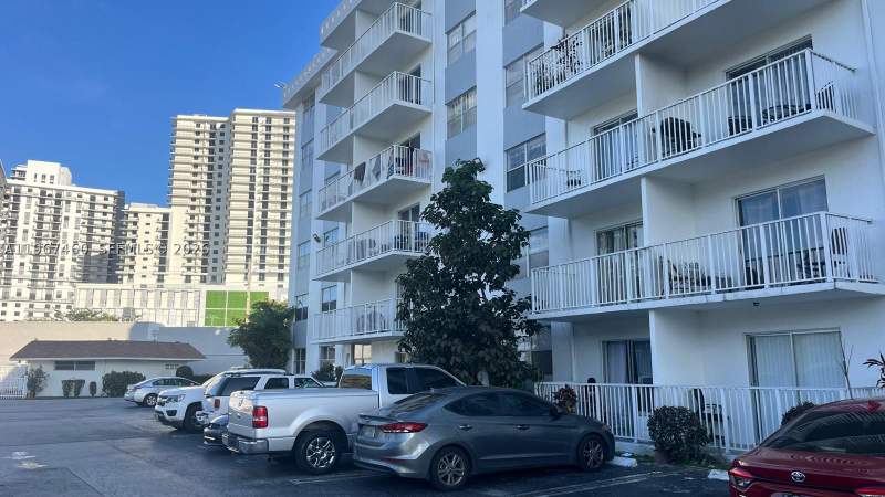 1 bedroom Condominium at 16465 NE 22nd Ave 514, Tall Trees Condo, North Miami Beach — photo 4