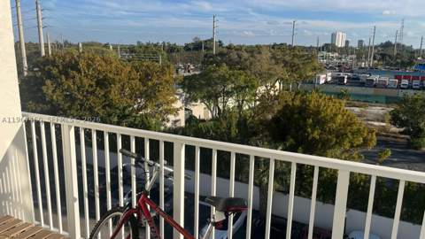 16465 NE 22nd Ave 514, North Miami Beach FL - photo 9 of 17