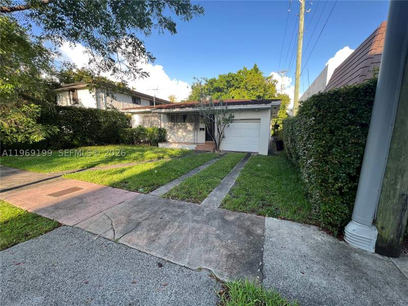 2 bedroom SingleFamilyResidence at 812 Columbus Blvd, Coral Gables Granada Sec, Coral Gables — photo 2