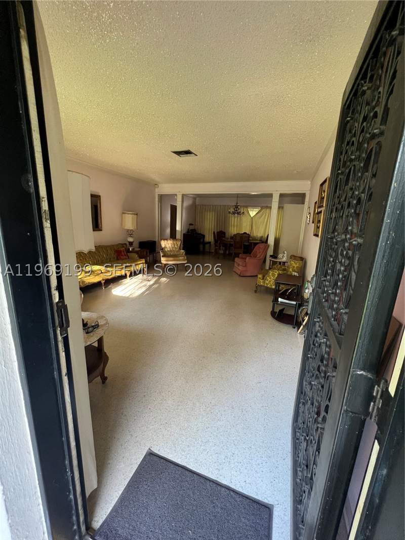 2 bedroom SingleFamilyResidence at 812 Columbus Blvd, Coral Gables Granada Sec, Coral Gables — photo 3