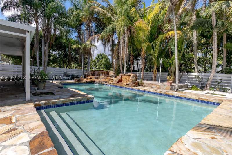 4 bedroom SingleFamilyResidence at 15005 SW 148th St, COUNTRY WALK SEC 3, Miami — photo 5