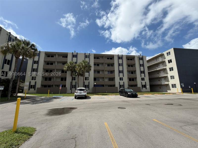 2 bedroom Condominium at 10090 NW 80th Ct 1206, Samari Lake East Condo, Hialeah Gardens — photo 2