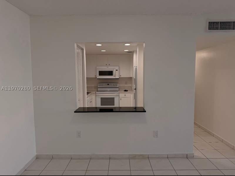 1 bedroom Condominium at 8050 NW 8th St 1307, Belinda Gardens Condo, Miami — photo 5