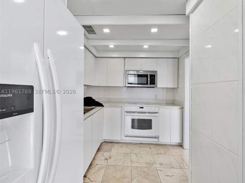 900 Bay Dr 1012, Miami Beach FL - photo 7 of 50