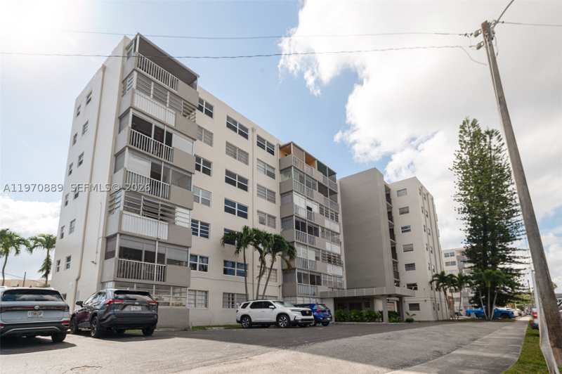 2 bedroom Condominium at 16450 Miami Dr 503, Three Seasons Condominium, North Miami Beach — photo 1