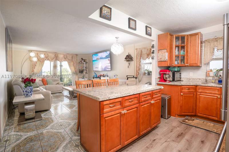 2 bedroom Condominium at 16450 Miami Dr 503, Three Seasons Condominium, North Miami Beach — photo 3