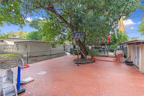 700 SW 44th Pl, Miami FL - photo 24 of 48