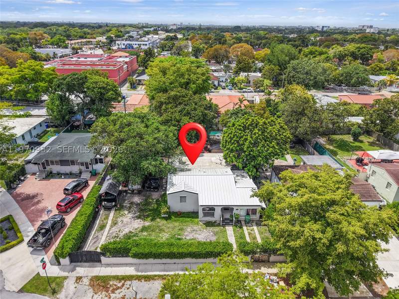 4 bedroom SingleFamilyResidence at 700 SW 44th Pl, Tamiami Trail Park, Miami — photo 3