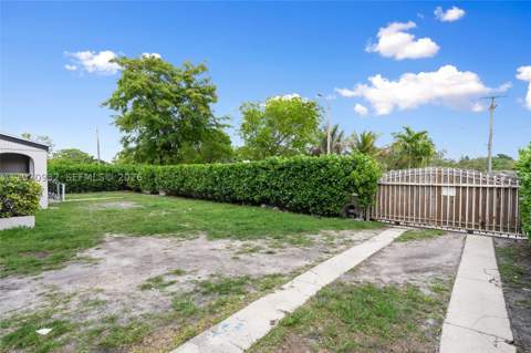 700 SW 44th Pl, Miami FL - photo 7 of 48