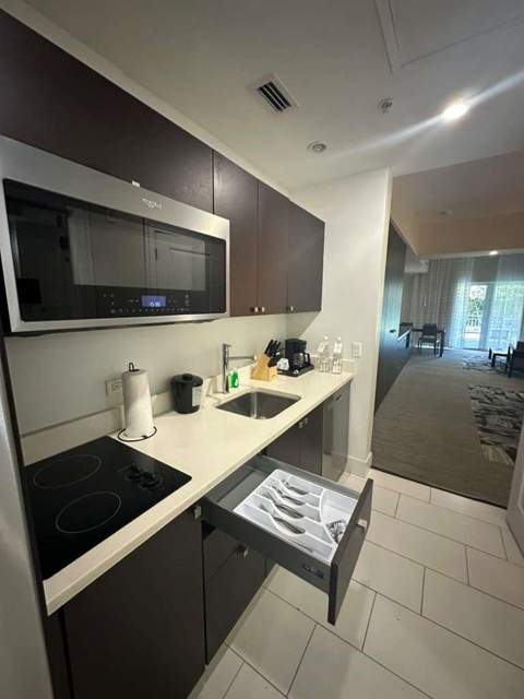 5300 NW 87th Avenue 706, Miami FL - photo 7 of 13