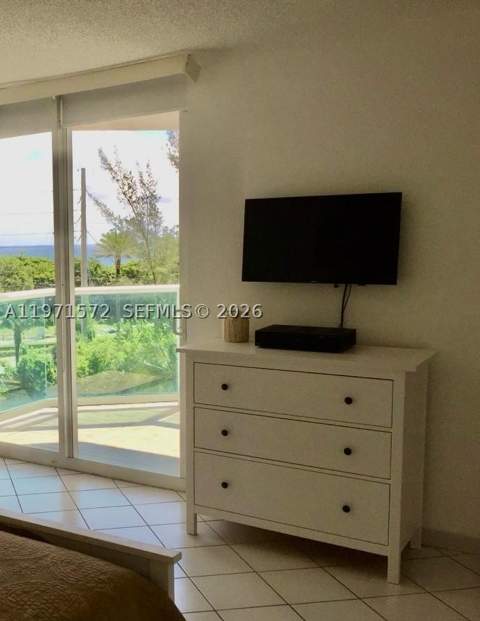 100 Bayview Dr 516, Sunny Isles Beach FL - photo 11 of 43