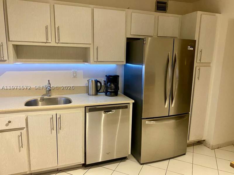 2 bedroom Condominium at 100 Bayview Dr 516, Arlen House East Condo, Sunny Isles Beach — photo 3
