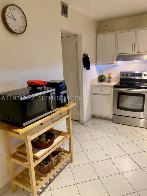 100 Bayview Dr 516, Sunny Isles Beach FL - photo 6 of 43