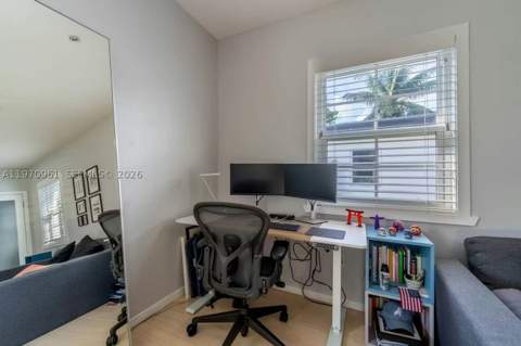 1061 Michigan Ave 4, Miami Beach FL - photo 13 of 22