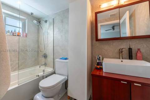 1061 Michigan Ave 4, Miami Beach FL - photo 17 of 22