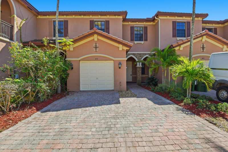 3 bedroom Townhouse at 457 SE 37th Place 457, Baywinds Of Galapagos, Homestead — photo 1