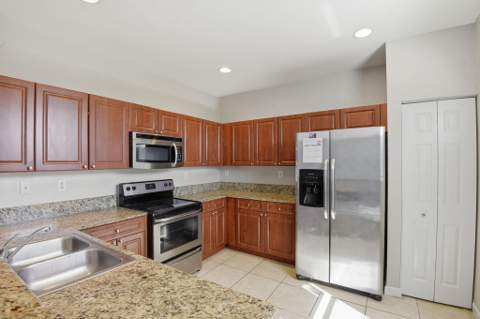 457 SE 37th Place 457, Homestead FL - photo 10 of 33