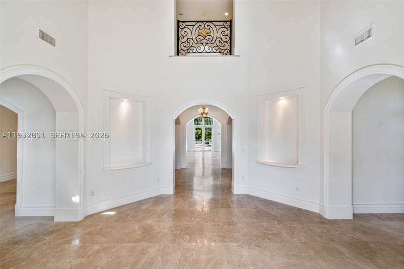 5 bedroom SingleFamilyResidence at 6025 SW 108th St, Willies Woods, Pinecrest — photo 2