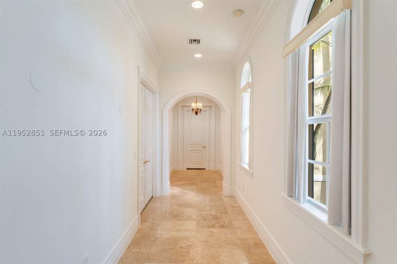 5 bedroom SingleFamilyResidence at 6025 SW 108th St, Willies Woods, Pinecrest — photo 5