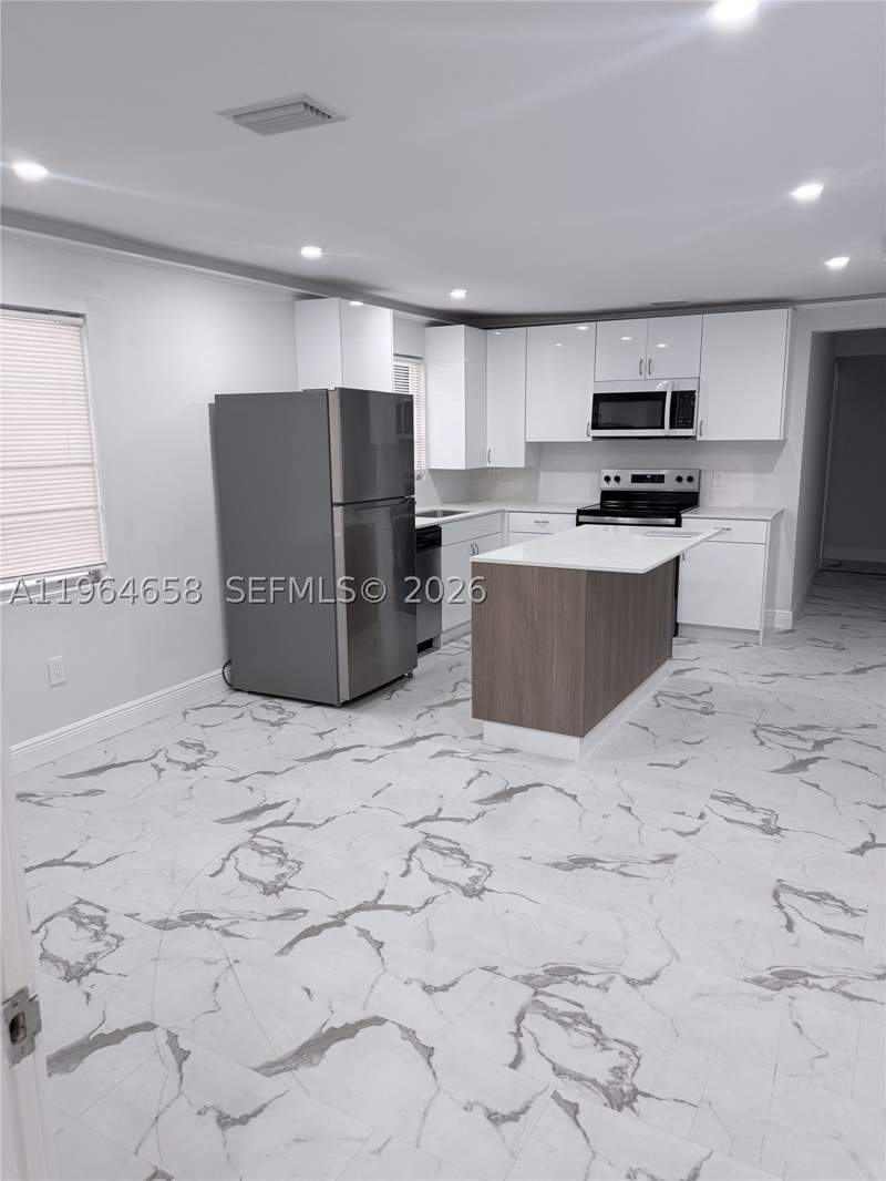4 bedroom SingleFamilyResidence at 6829 SW 25th St, Central Manor Sec 1, Miami — photo 3