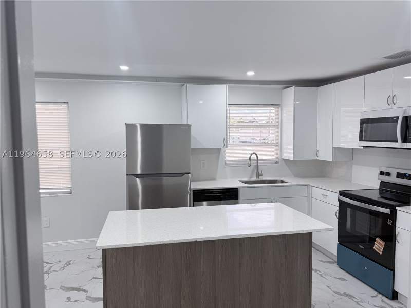 4 bedroom SingleFamilyResidence at 6829 SW 25th St, Central Manor Sec 1, Miami — photo 4