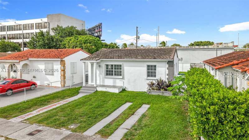 3 bedroom SingleFamilyResidence at 6819 SW 25th St, Central Manor Sec 1, Miami — photo 2