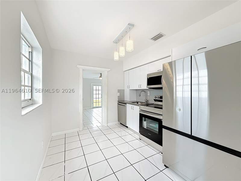 3 bedroom SingleFamilyResidence at 6819 SW 25th St, Central Manor Sec 1, Miami — photo 5