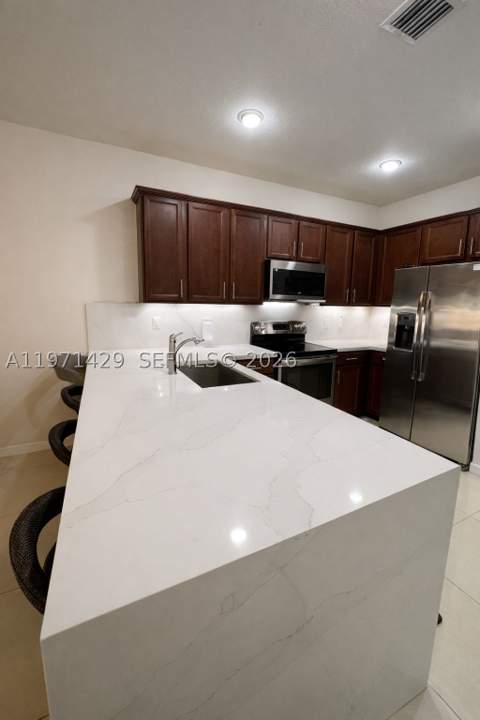 10255 NW 89th Ter, Doral FL - photo 6 of 32