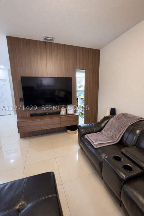 10255 NW 89th Ter, Doral FL - photo 9 of 32