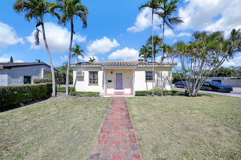3 bedroom SingleFamilyResidence at 6303 SW 43rd St, Bird Road Estates, South Miami — photo 2