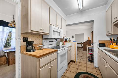 6303 SW 43rd St, South Miami FL - photo 8 of 29