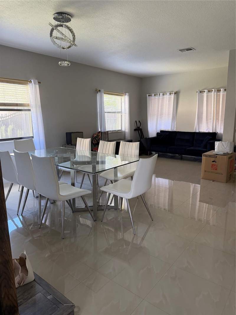 4 bedroom SingleFamilyResidence at 11333 SW 243rd Terrace, Silver Palm East Sec One, Homestead — photo 4