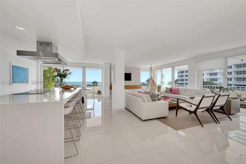 4 bedroom Condominium at 199 Ocean Lane Dr 401, Commodore Club South Cond, Key Biscayne — photo 2