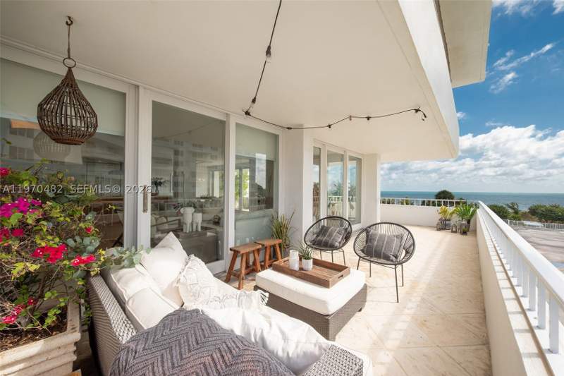 4 bedroom Condominium at 199 Ocean Lane Dr 401, Commodore Club South Cond, Key Biscayne — photo 4