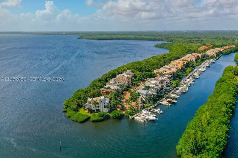 4 bedroom Townhouse at 5990 Paradise Point Dr, Royal Harbour Yacht Club, Palmetto Bay — photo 2