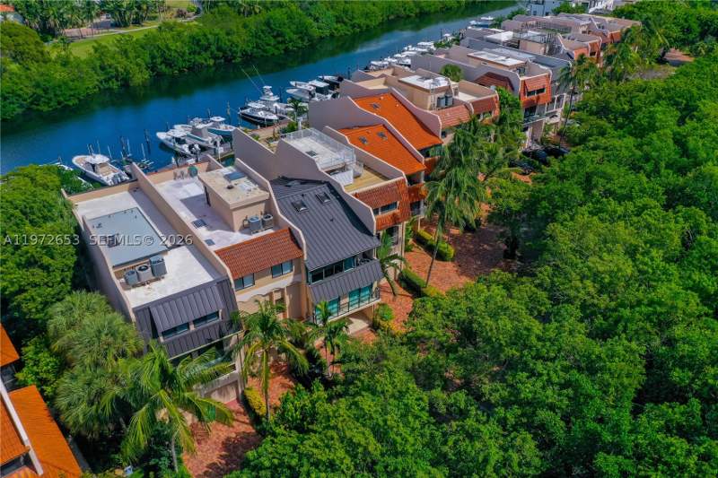 4 bedroom Townhouse at 5990 Paradise Point Dr, Royal Harbour Yacht Club, Palmetto Bay — photo 5