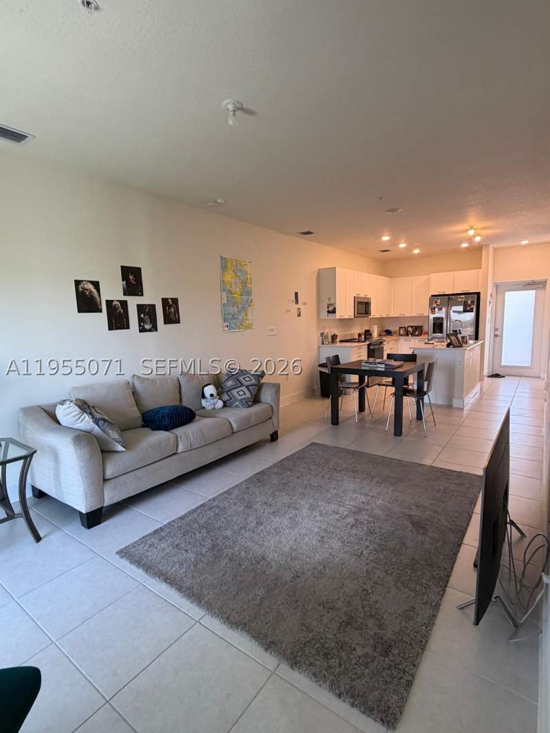1 bedroom Condominium at 8001 NW 41st St F-310, Canarias East, Doral — photo 2
