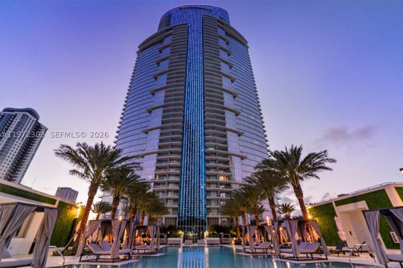 3 bedroom Condominium at 851 NE 1st Ave 1712, Paramount Miami Worldcent, Miami — photo 2