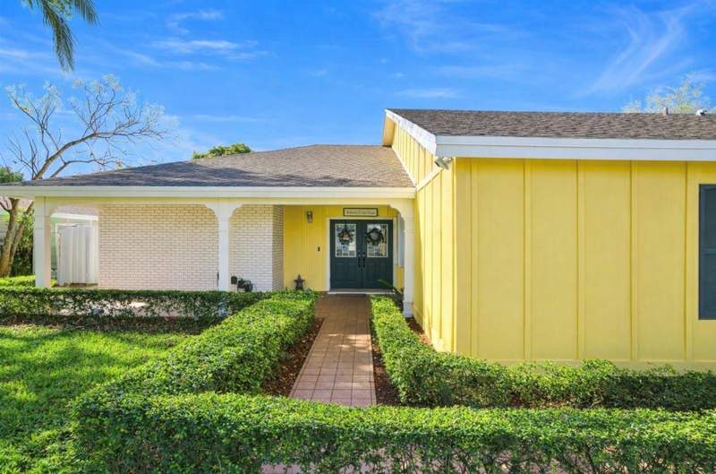 6 bedroom SingleFamilyResidence at 14930 SW 145th Street, Country Walk Sec 03, Miami — photo 3