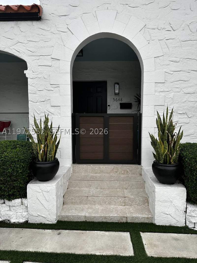 3 bedroom SingleFamilyResidence at 5648 SW 5th Ter, Tamiami Highlands, Miami — photo 2