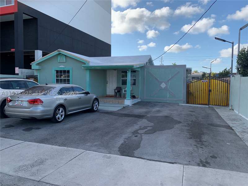 3 bedroom SingleFamilyResidence at 3560 NW 35th St, Melrose Heights 5th Sec, Miami — photo 1