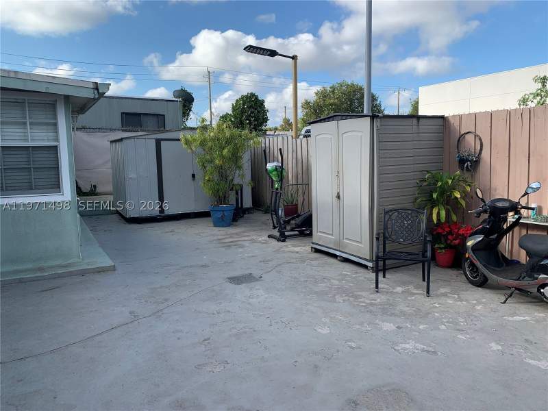 3 bedroom SingleFamilyResidence at 3560 NW 35th St, Melrose Heights 5th Sec, Miami — photo 4