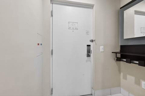 5300 NW 87th Avenue 1215, Doral FL - photo 12 of 28