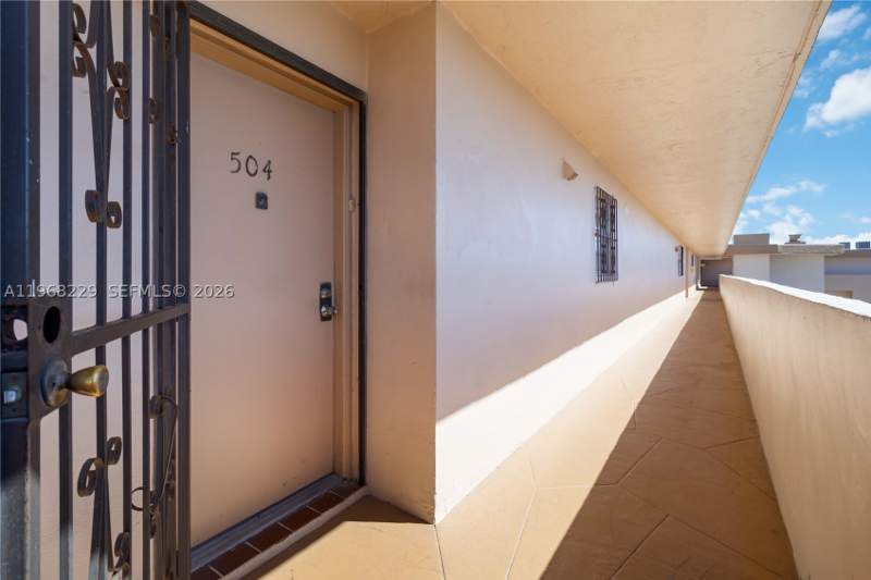 2 bedroom Condominium at 8895 Fontainebleau Blvd 504, Pineside Condo No 1, Miami — photo 2