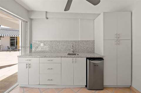 4925 Collins Ave Cu2, Miami Beach FL - photo 8 of 11