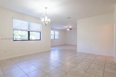 516 SE 35th Ter, Homestead FL - photo 6 of 25