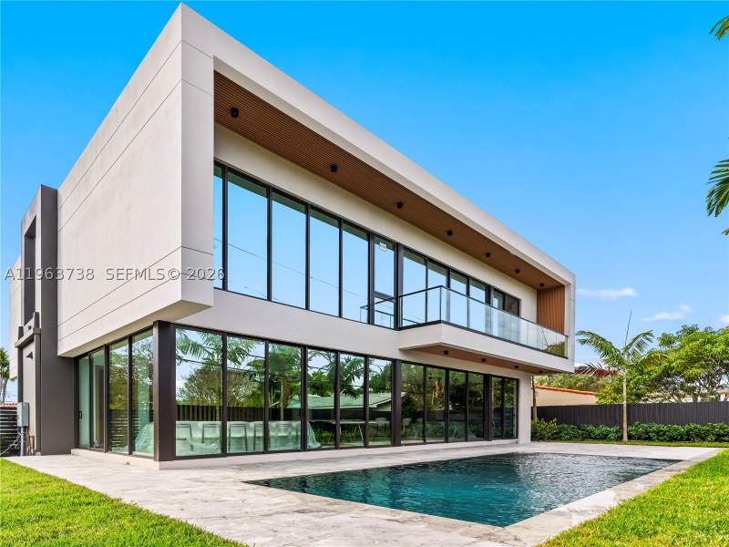 4 bedroom SingleFamilyResidence at 4401 SW 14th St, Busch Sub, Miami — photo 3