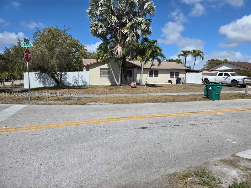 4 bedroom SingleFamilyResidence at 13377 SW 46th Ln, San Sebastian Unit No 5, Miami — photo 2